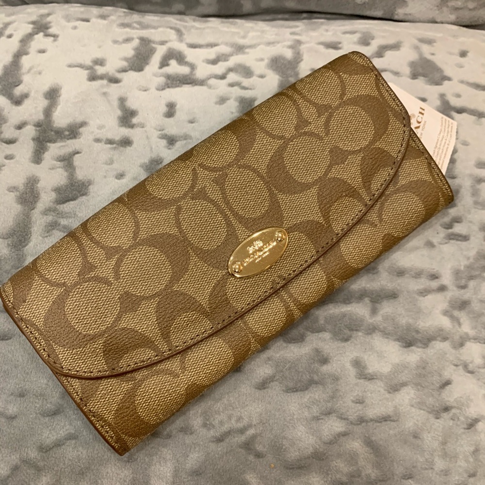 NWT COACH WOMEN FLAP WALLET